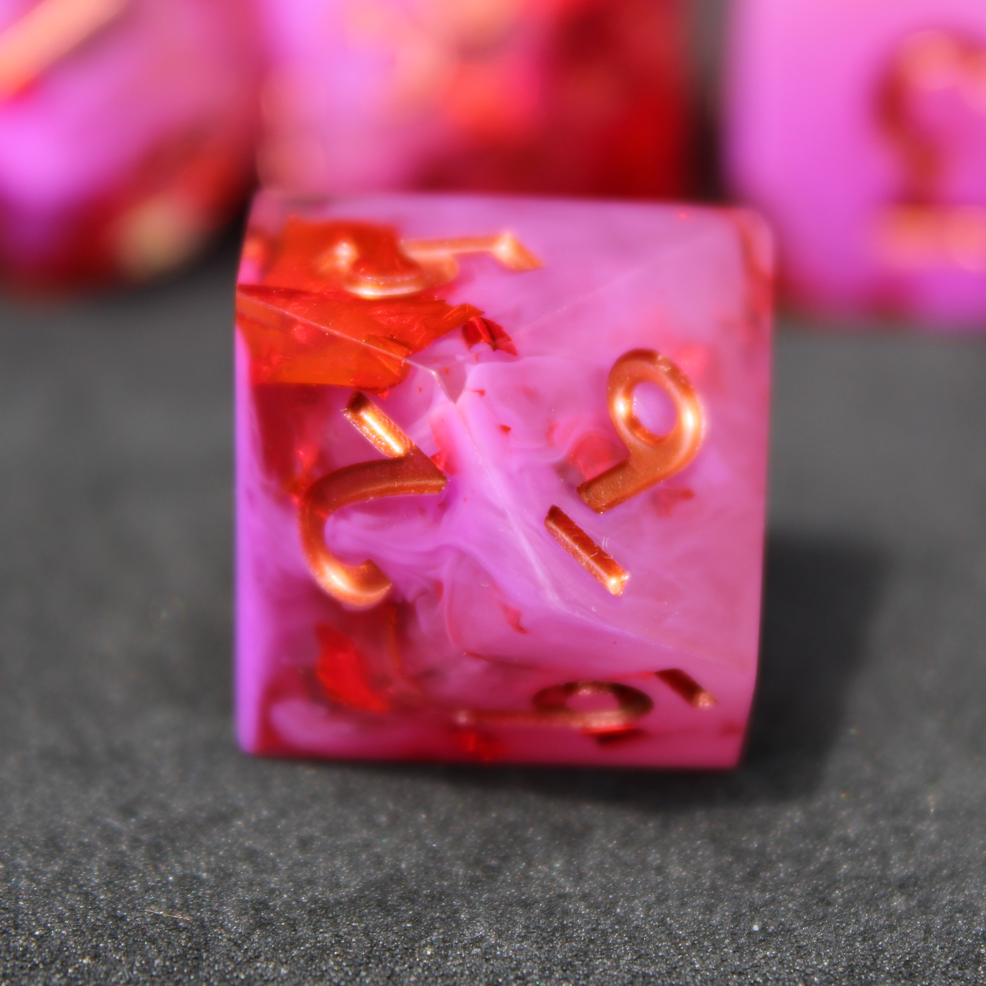 Purple pink and red sharp edge dnd dice. These polyhedral dice are used to play TTRPGs like Dungeons & Dragons / D&D and Pathfinder.