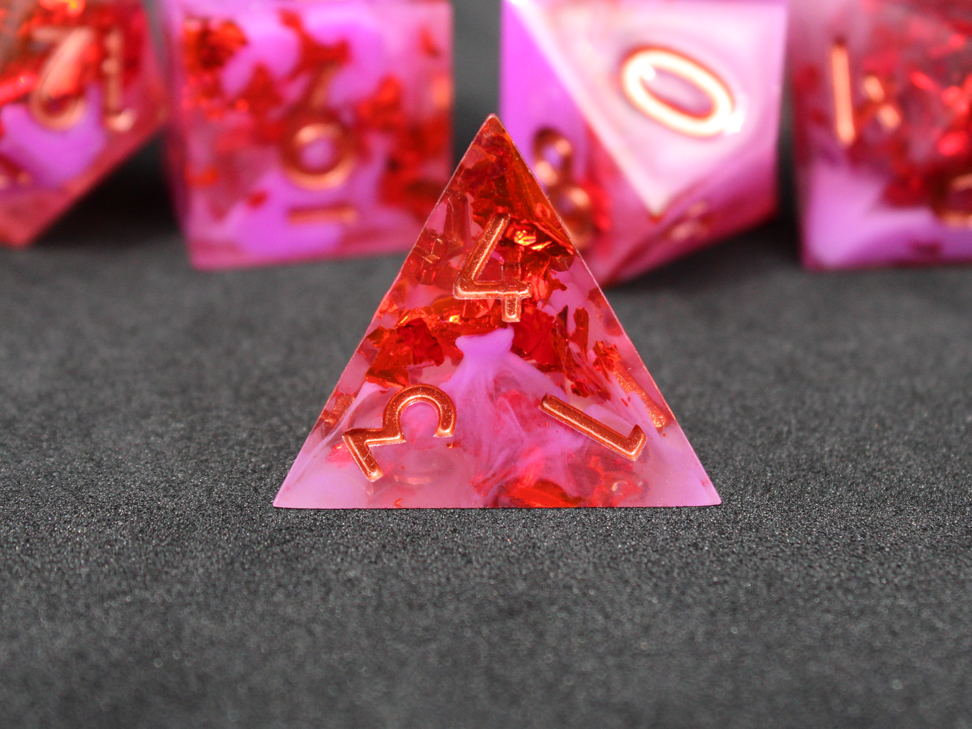 Purple pink and red sharp edge dnd dice. These polyhedral dice are used to play TTRPGs like Dungeons & Dragons / D&D and Pathfinder.