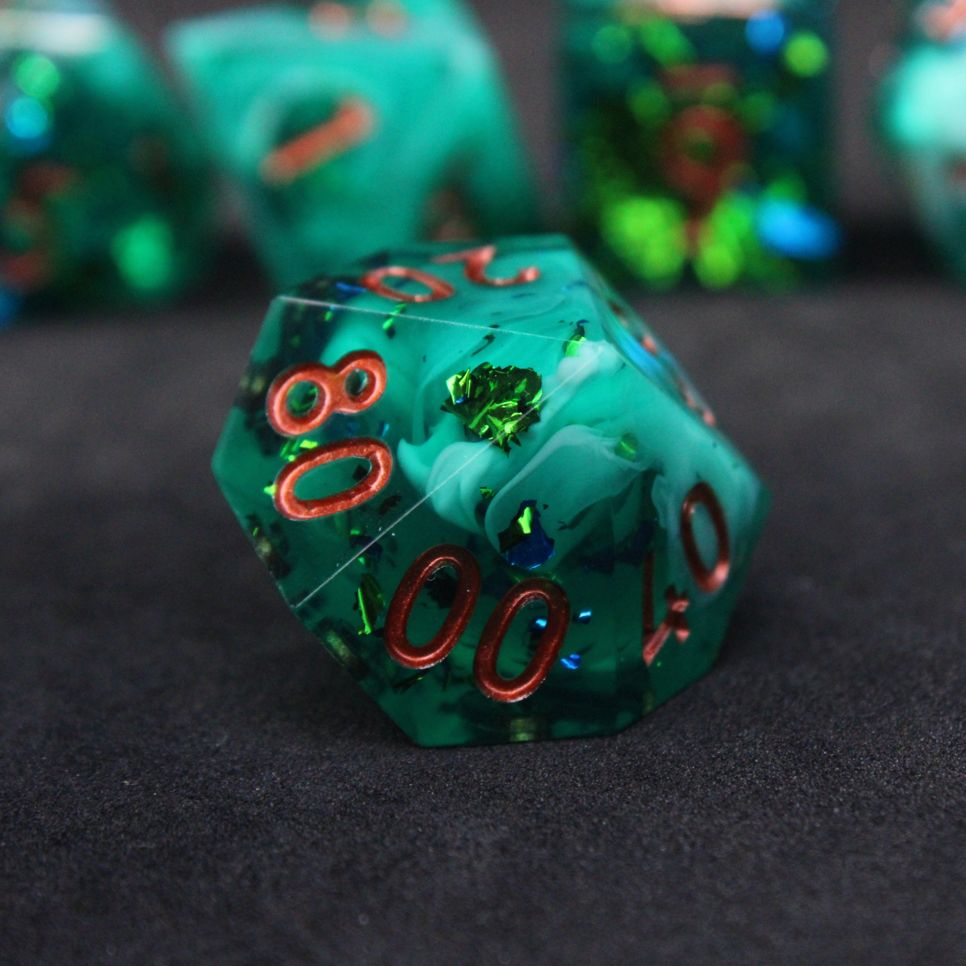 Purple and blue sharp edge dnd dice set. The dice set is used for playing TTRPGs like Dungeons & Dragons / D&D and Pathfinder.