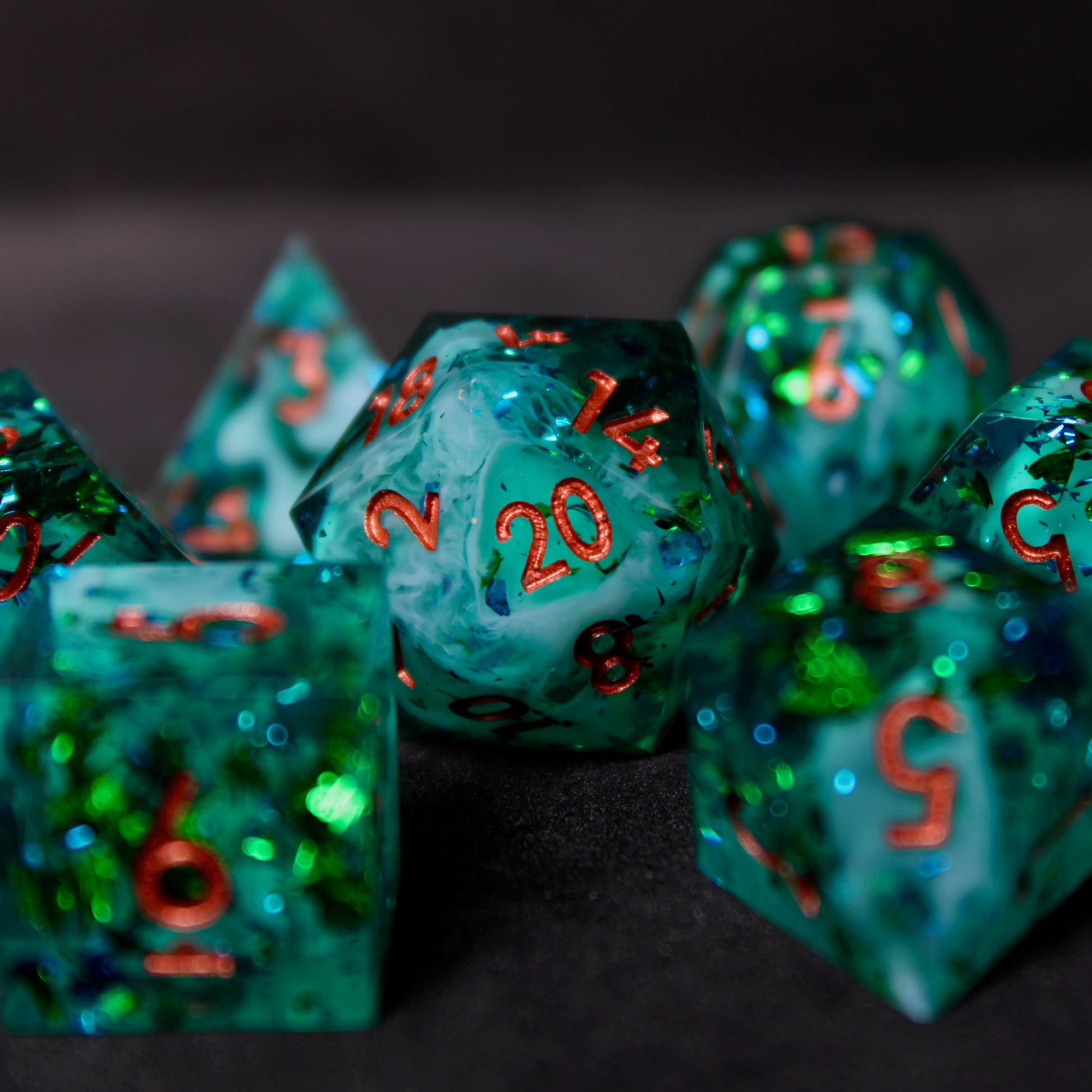 Purple and blue sharp edge dnd dice set. The dice set is used for playing TTRPGs like Dungeons & Dragons / D&D and Pathfinder.
